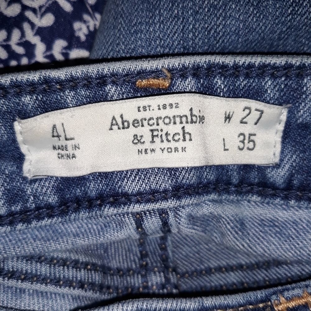 Distressed blue Jean's - Picture 4 of 7